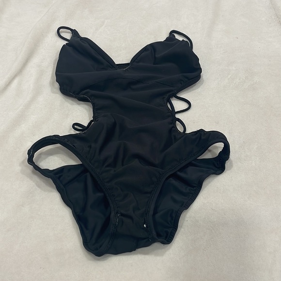 Black bathing suit 🩱 - Picture 3 of 4